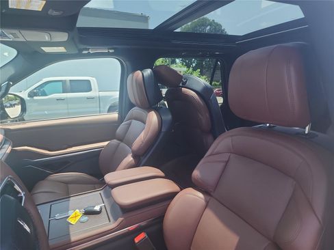 New 2026 Lincoln Navigator Reserve AWD/4WD image 14