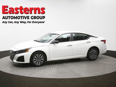 Used 2025 Nissan Altima 2.5 SV FWD image 57