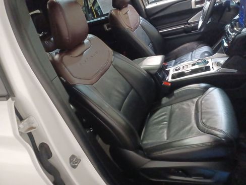 Used 2023 Ford Explorer Platinum w/ Technology Package image 27
