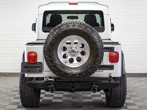Used 2006 Jeep Wrangler Unlimited w/ Security Group AWD/4WD image 4