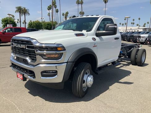 New 2026 RAM 5500 Tradesman w/ Chrome Appearance Group AWD/4WD image 3