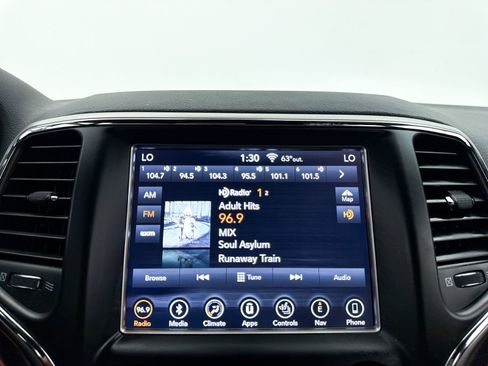 Used 2018 Jeep Grand Cherokee Altitude image 22