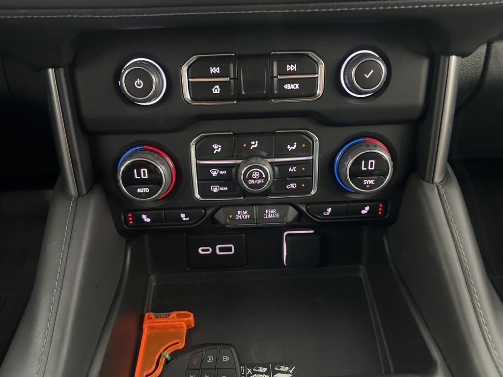 Used 2023 Chevrolet Tahoe Z71 w/ Luxury Package AWD/4WD image 17