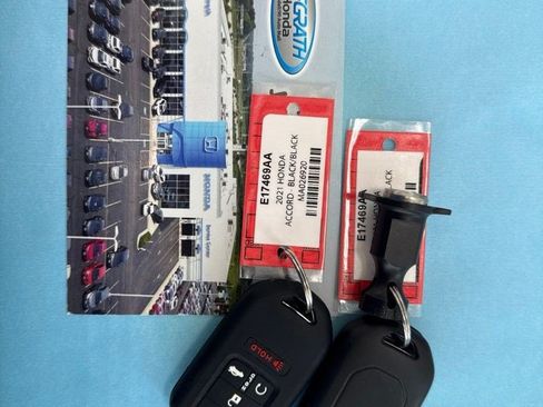 Used 2021 Honda Accord Touring image 4