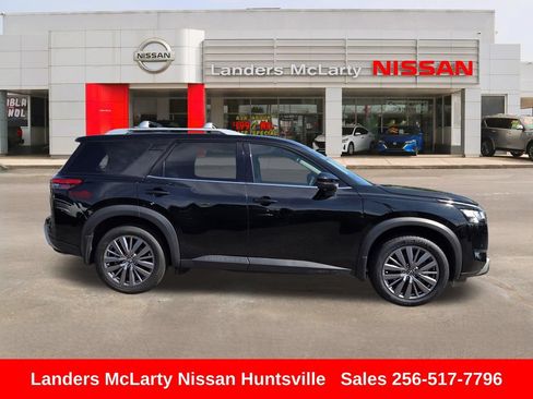 Used 2023 Nissan Pathfinder SL w/ SL Premium Package FWD image 2