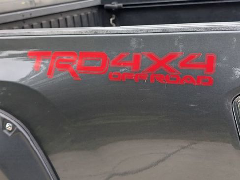 Used 2019 Toyota Tacoma TRD Off-Road w/ Technology Package AWD/4WD image 31