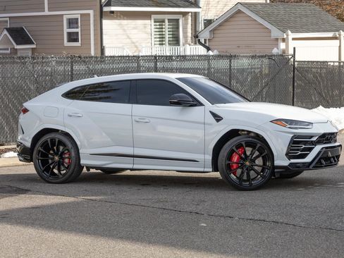 Used 2022 Lamborghini Urus image 7
