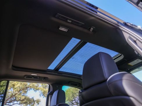 Used 2022 Cadillac Escalade Premium Luxury image 34