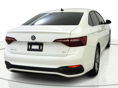 Used 2022 Volkswagen Jetta SE w/ Panoramic Sunroof Package FWD image 6