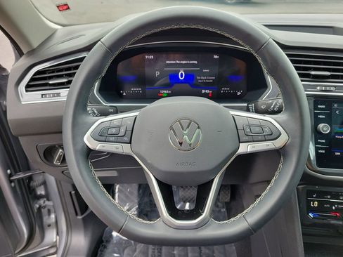 Used 2024 Volkswagen Tiguan SE w/ Panoramic Sunroof Package FWD image 27