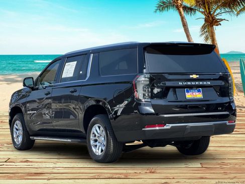 Used 2026 Chevrolet Suburban LT w/ Comfort Package RWD image 4