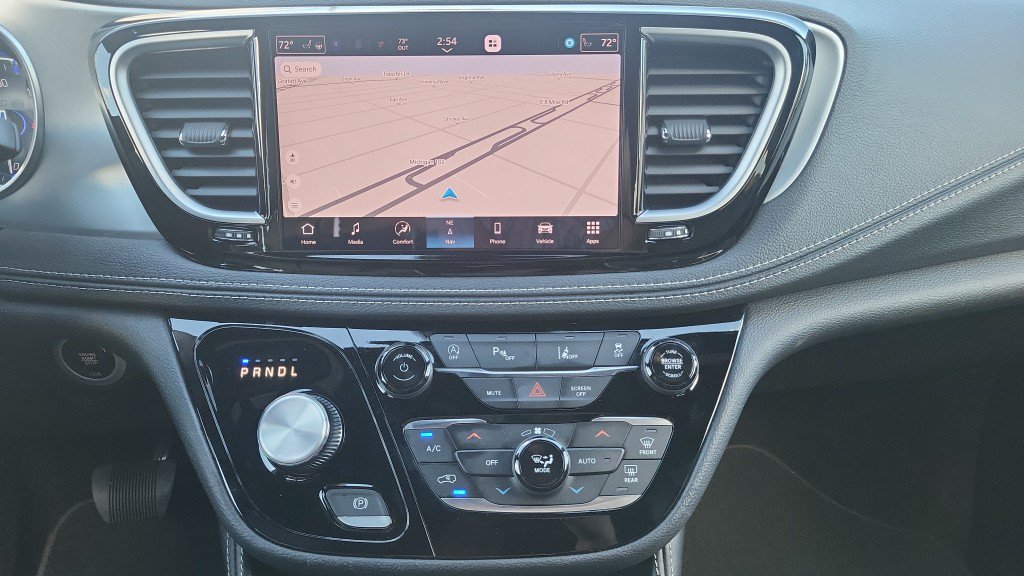 Used 2026 Chrysler Pacifica Limited FWD image 31