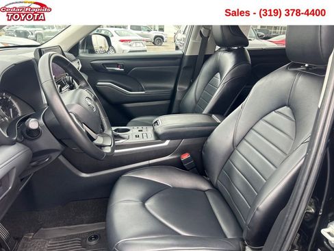 Certified 2023 Toyota Highlander XLE image 10