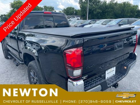 Used 2022 Toyota Tacoma SR5 w/ SR5 Appearance Package (SM) AWD/4WD image 31
