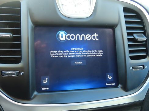 Used 2017 Chrysler 300 Limited w/ Value Package image 30