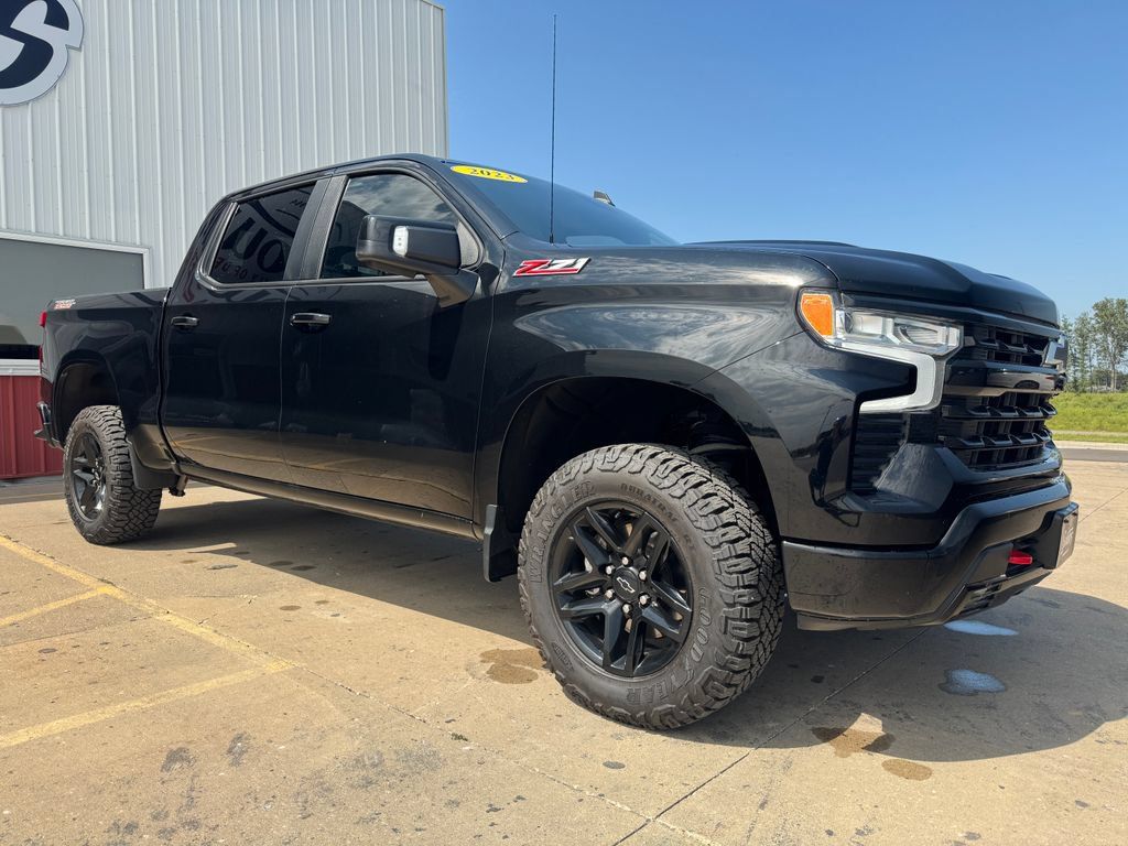 Used 2023 Chevrolet Silverado 1500 LT Trail Boss w/ LT Trail Boss Premium Package AWD/4WD image 3
