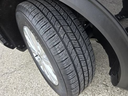 Used 2025 Ford Escape Active AWD/4WD image 27