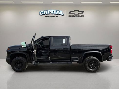 Used 2024 Chevrolet Silverado 2500 ZR2 w/ Technology Package image 13