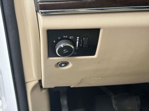 Used 2018 Jeep Grand Cherokee Limited image 31