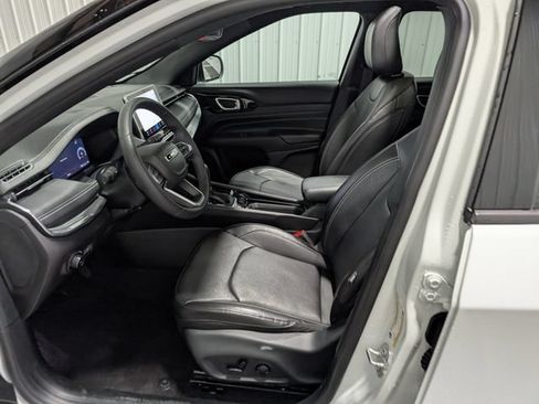 Used 2023 Jeep Compass High Altitude AWD/4WD image 16