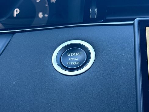 Used 2024 Land Rover Range Rover Evoque Dynamic SE image 35