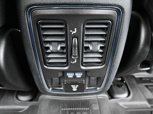 Used 2022 Jeep Grand Cherokee Limited image 28