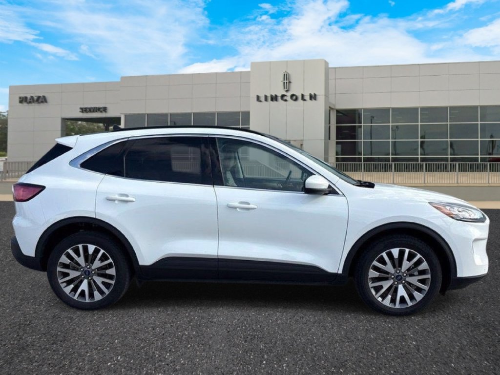 Used 2022 Ford Escape Titanium w/ Class II Trailer Tow Package AWD/4WD image 2