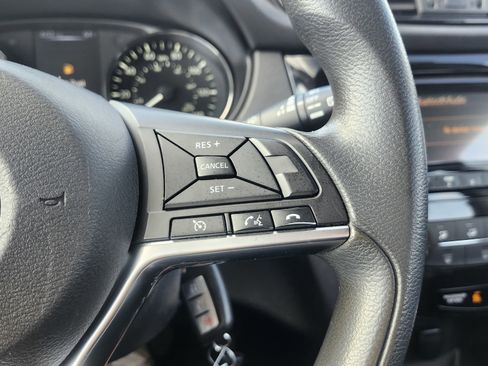 Used 2018 Nissan Rogue Sport S image 30