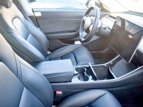 Used 2019 Tesla Model 3 image 18