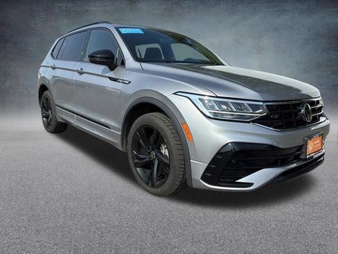 Used 2023 Volkswagen Tiguan SE R-Line AWD/4WD image 7