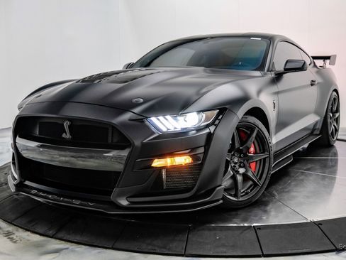 Used 2022 Ford Mustang Shelby GT500 w/ Carbon Fiber Track Pack RWD image 7