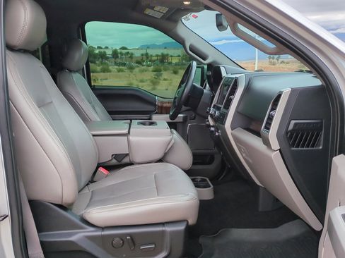 Used 2019 Ford F150 Lariat w/ Max Trailer Tow Package image 32