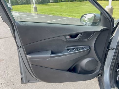 Used 2021 Hyundai Kona SE FWD image 12