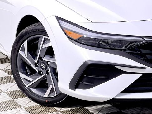 Used 2025 Hyundai Elantra Sport image 12