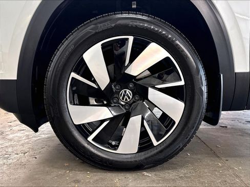 Used 2026 Volkswagen Atlas Cross Sport SEL w/ Adventure Package AWD/4WD image 36