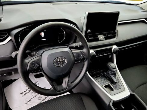 Used 2025 Toyota RAV4 LE AWD/4WD image 32