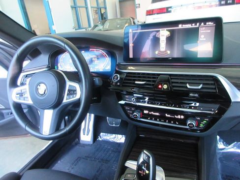 Used 2023 BMW 530i w/ M Sport Package RWD image 51