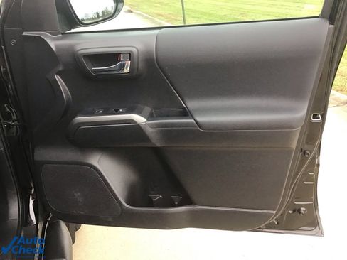 Used 2023 Toyota Tacoma TRD Off-Road image 19