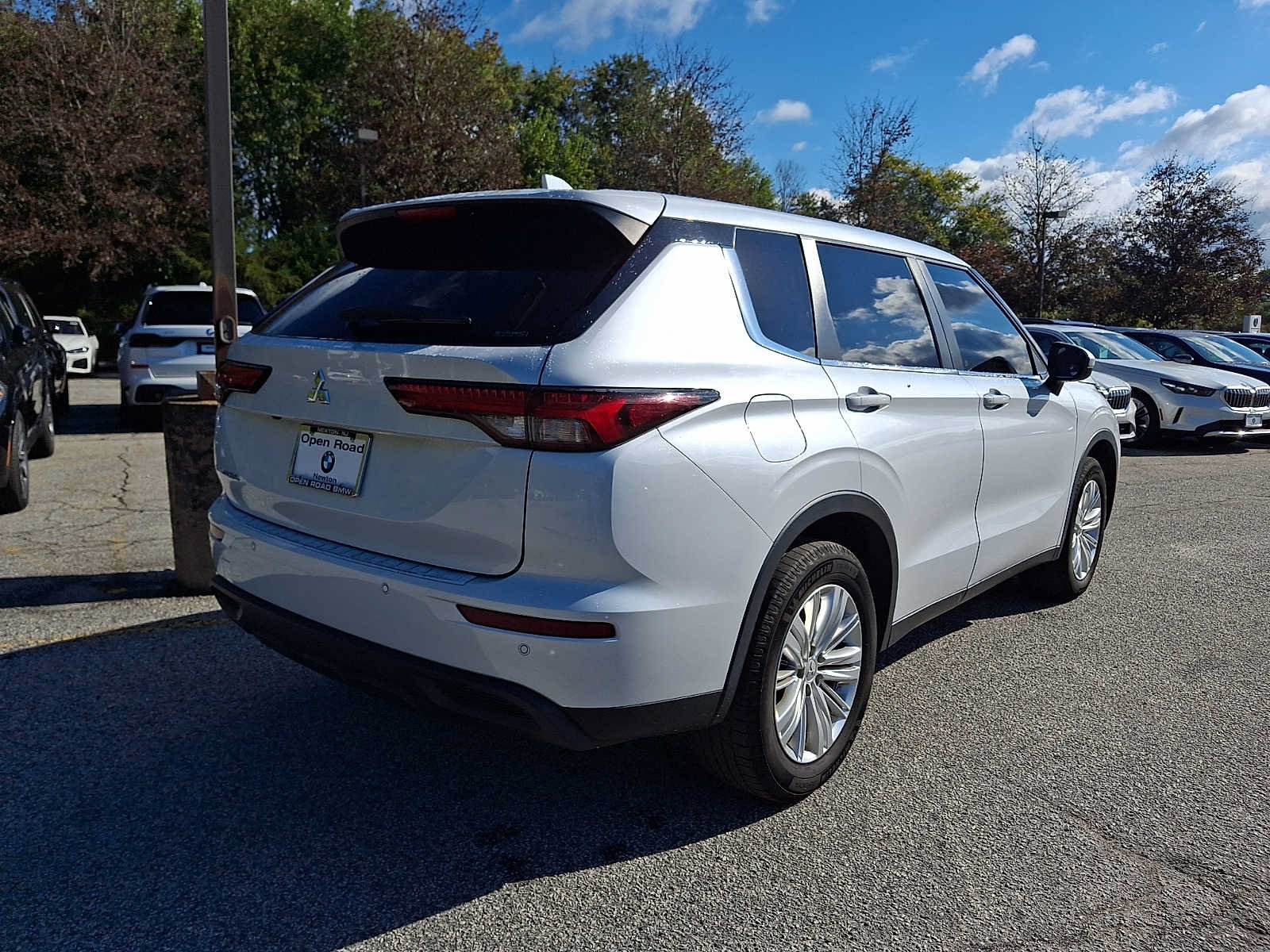 Used 2023 Mitsubishi Outlander ES AWD/4WD image 6