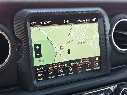 Used 2022 Jeep Wrangler Unlimited Sahara w/ Cold Weather Group image 17