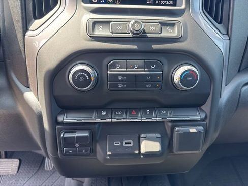 Used 2022 Chevrolet Silverado 2500 Custom w/ Custom Value Package AWD/4WD image 20