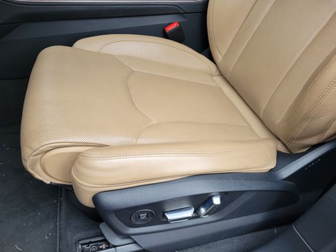 Used 2019 Audi Q8 Prestige w/ Luxury Package AWD/4WD image 10