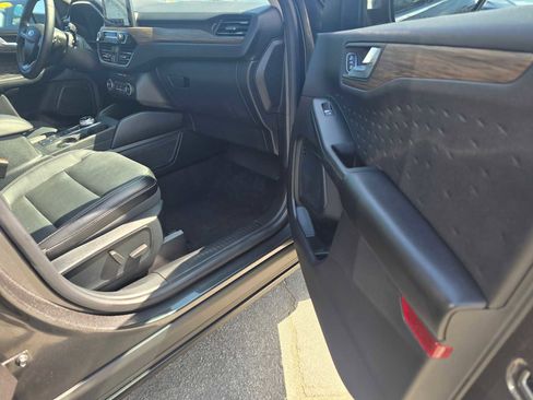 Used 2020 Ford Escape Titanium w/ Titanium Premium Package 2.0 image 10