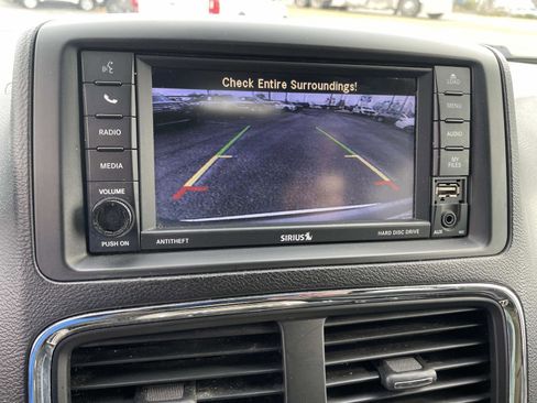 Used 2019 Dodge Grand Caravan SXT image 21