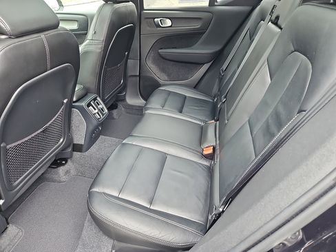 Certified 2023 Volvo XC40 B5 Plus w/ Climate Package image 33