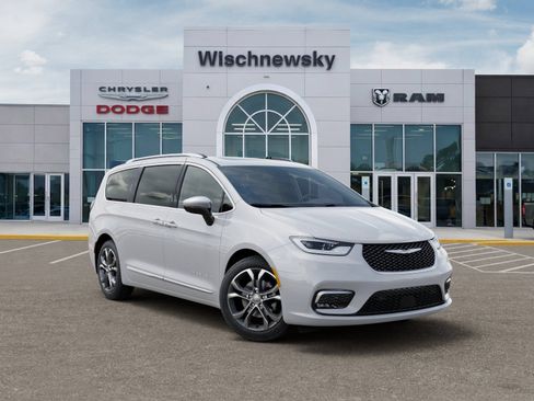 New 2026 Chrysler Pacifica Pinnacle w/ Trailer Tow Group FWD image 5