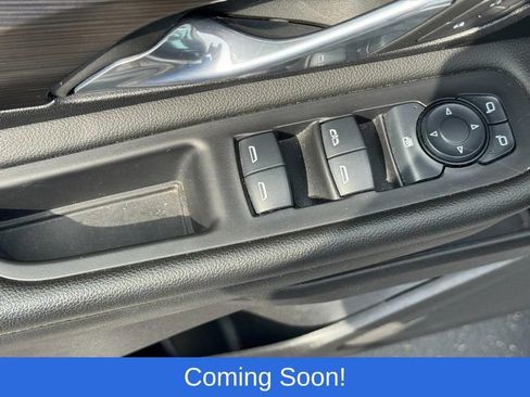 Used 2024 GMC Terrain SLE FWD image 17