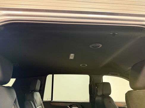 Used 2025 GMC Yukon XL Denali AWD/4WD image 16