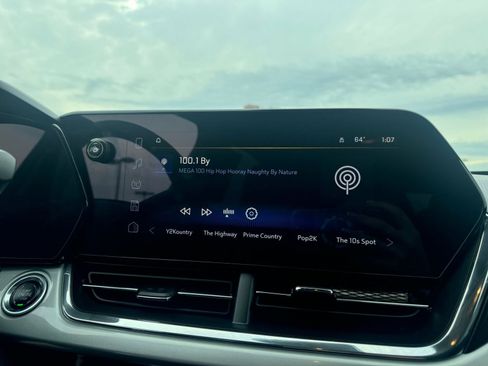 Used 2025 Chevrolet Trax LT image 21