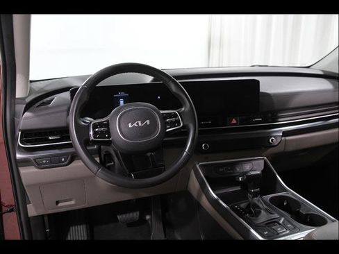 Used 2025 Kia Carnival FWD image 6
